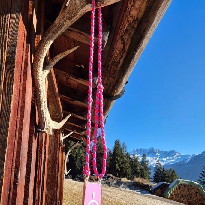 Accessoires aus Paracord für Menschen, wie Handyketten, Schlüsselanhänger