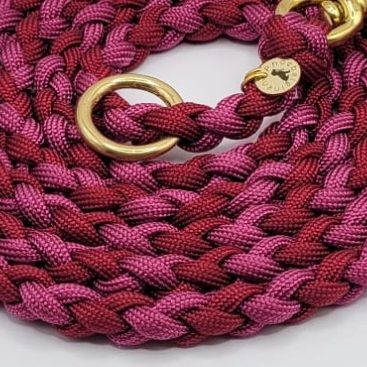 Handgemachte, geflochtene Hundeleine aus robustem Material – langlebig, stilvoll und ideal für Spaziergänge und Training. Made in Germany