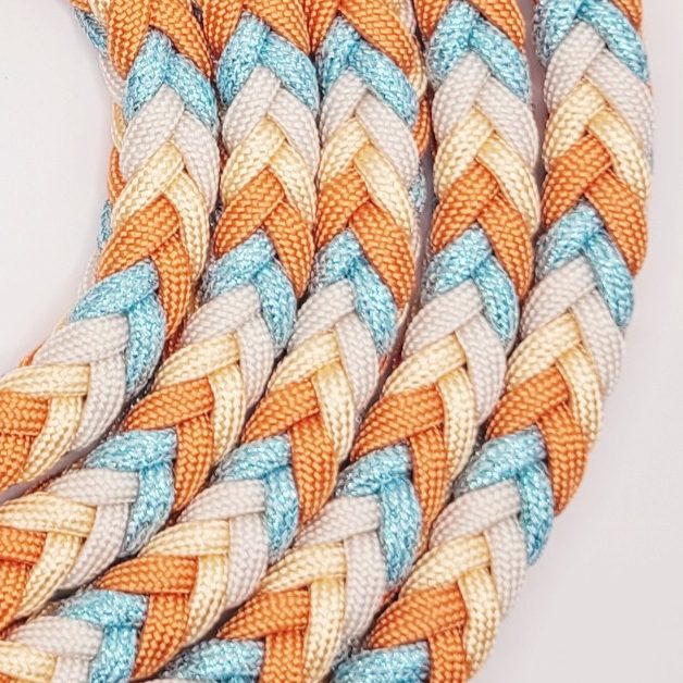 Handgemachte, geflochtene Hundeleine aus robustem Material – langlebig, stilvoll und ideal für Spaziergänge und Training. Made in Germany